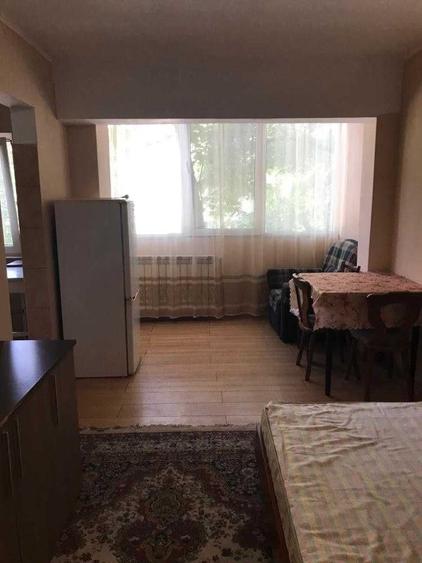 Garsonieră decomandată în Decebal