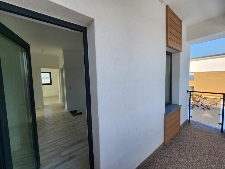 CARTIER PRIVAT, CASA 4 CAMERE, 2 BAI, MIROSLAVA , PLACA DE BETON PESTE ETAJ - 3