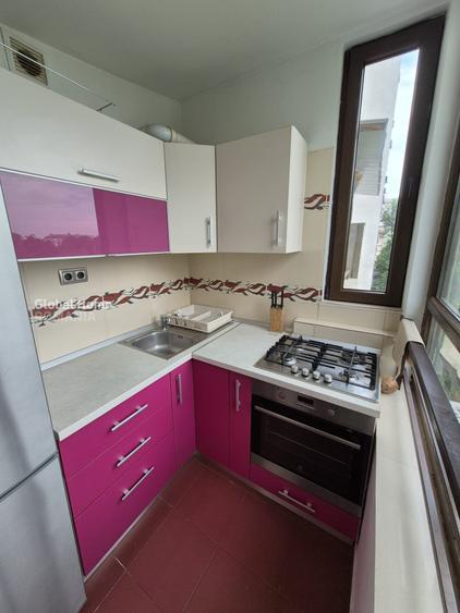 Apartament cu 3 camere semidecomandat, mobilat în Bucureștii Noi