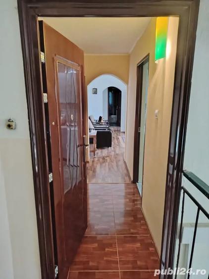 Apartament cu 2 camere semidecomandat în Piața