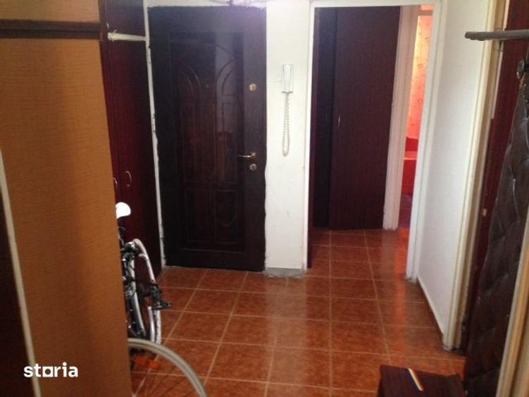 Apartament cu 3 camere decomandat în Crângași