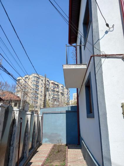 Casă cu 5 camere cu Teren 400 Mp în Mihai Bravu
