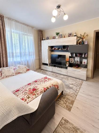 Apartament cu 3 camere semidecomandat, mobilat în Mănăștur