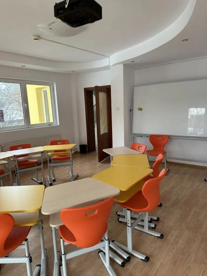 Casă cu 8 camere cu Teren 365 Mp în Tineretului
