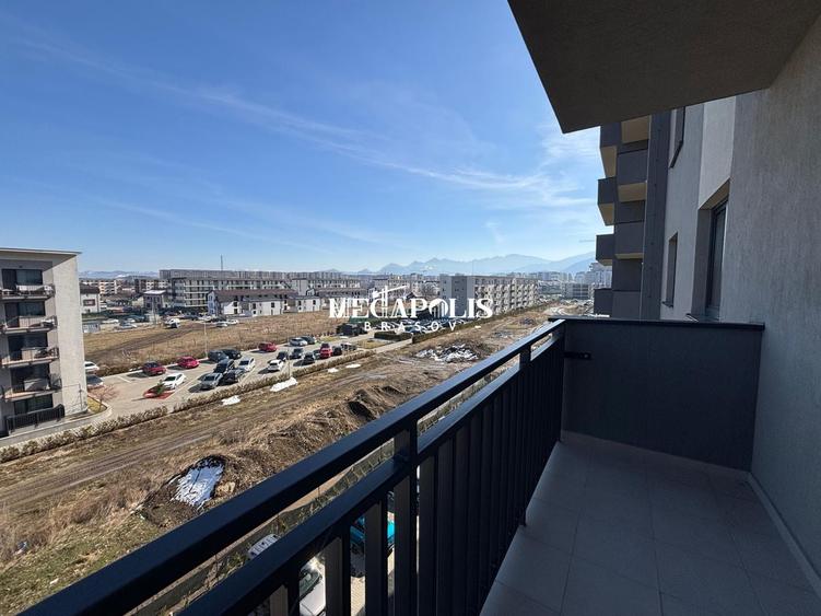 Apartament cu 3 camere decomandat în Tractorul