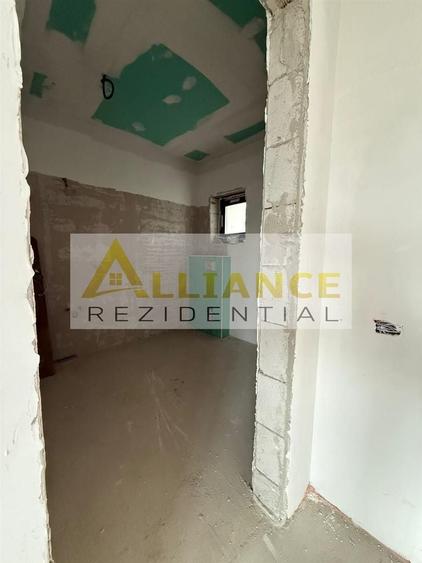 Duplex cu 5 camere cu Canalizare în Est