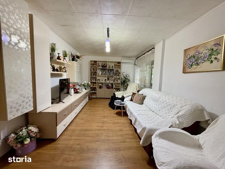 Apartament cu 2 camere decomandat în Pelican