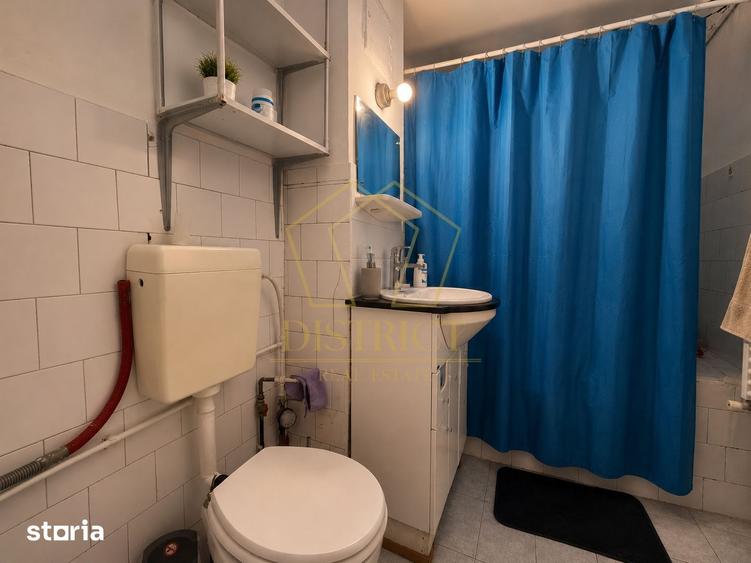Apartament cu 4 camere decomandat în Lipovei