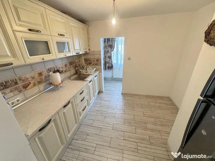 Apartament cu 2 camere decomandat în Km 5