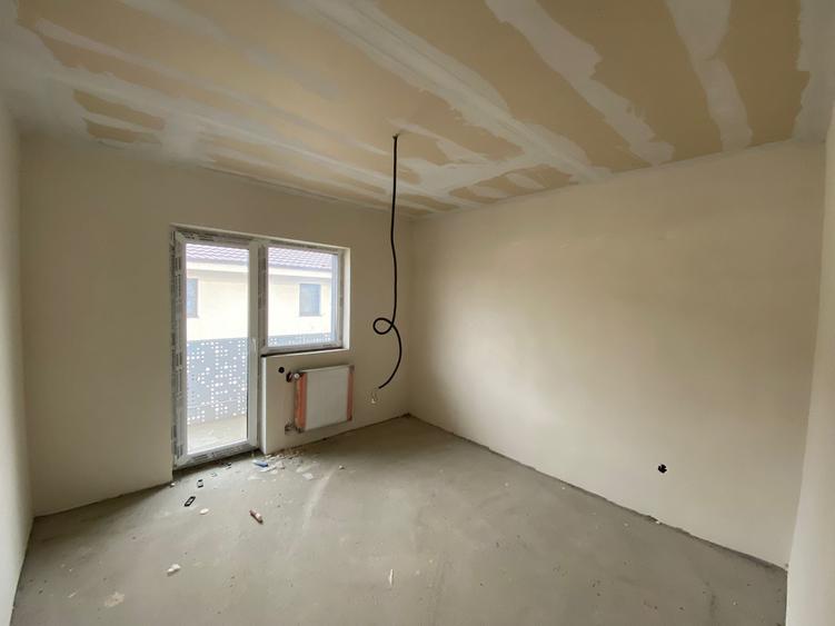 Duplex cu 4 camere cu Canalizare în Florești