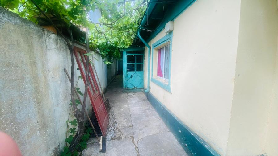 Casă individuală cu 4 camere cu Teren 250 Mp în Km 5