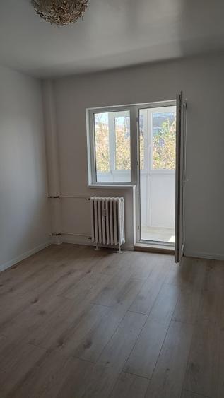Apartament cu 4 camere semidecomandat în Ștefan cel Mare