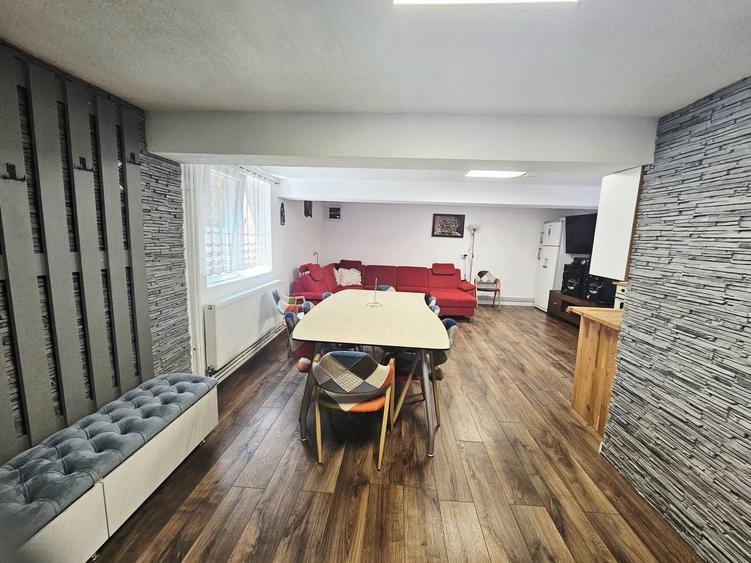 Casă individuală cu 7 camere cu Canalizare în Moara de Pădure
