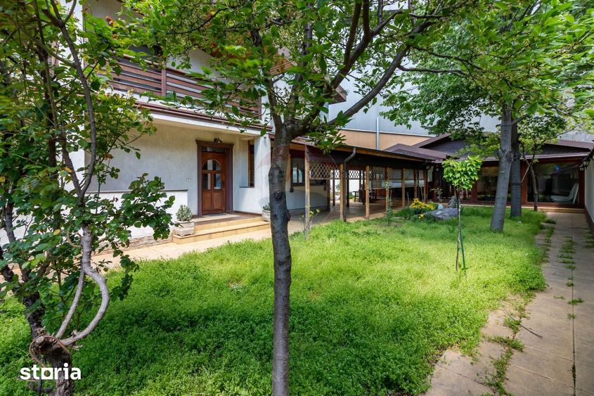 Casă cu 6 camere cu Teren 490 Mp în Giurgiului