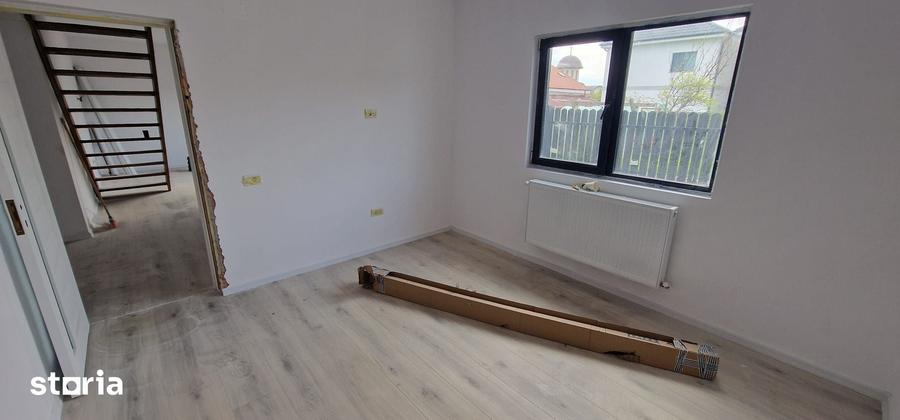 Casă cu 5 camere cu Teren 200 Mp în Lumina