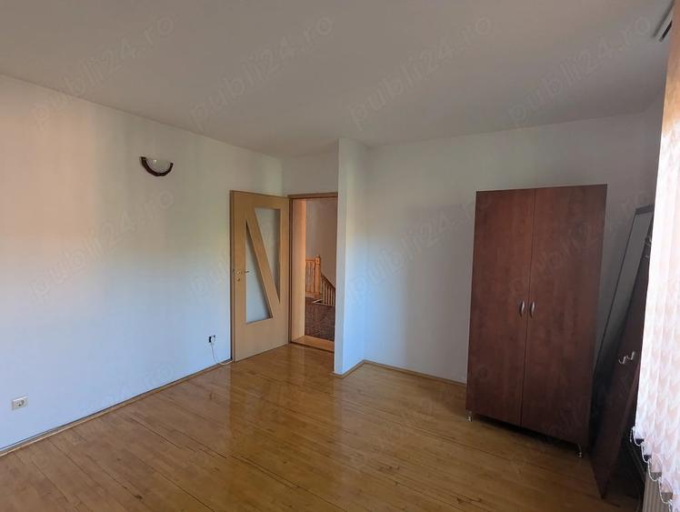 Casă cu 5 camere cu Teren 500 Mp în Aradului