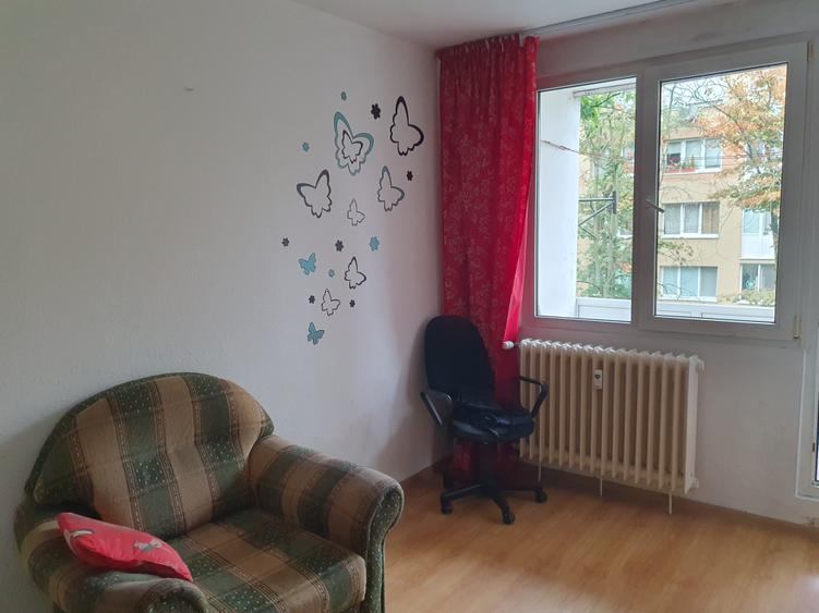 Apartament cu 3 camere semidecomandat în Drumul Taberei