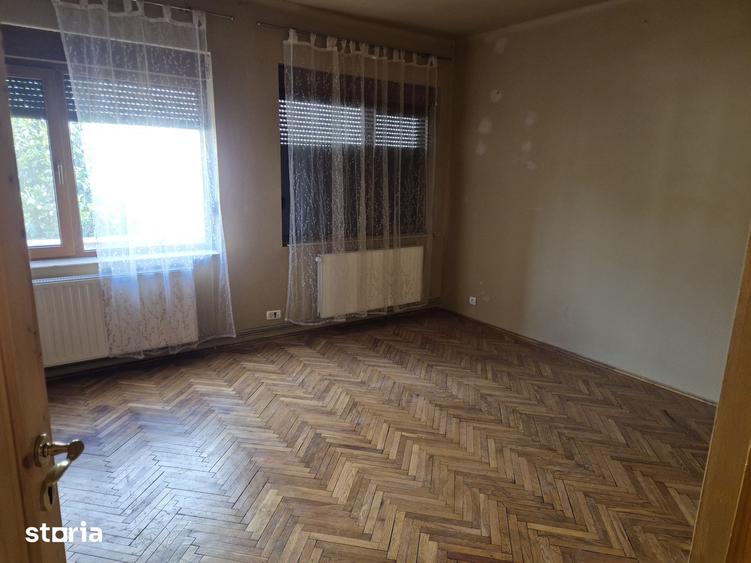 Apartament cu 3 camere decomandat în Romanilor