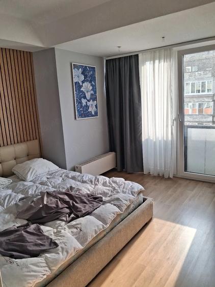 Apartament cu 3 camere semidecomandat în Circumvalațiunii