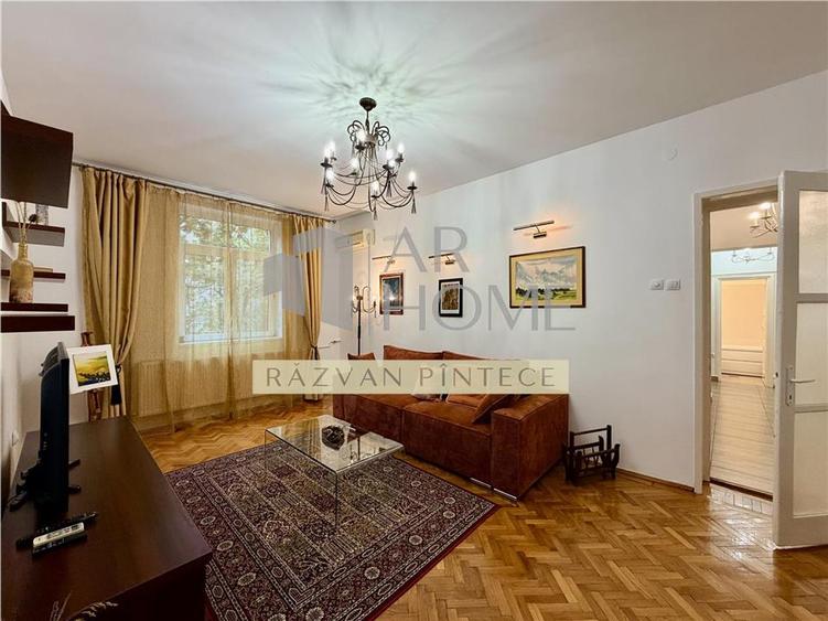 Apartament cu 3 camere decomandat, mobilat în Sud