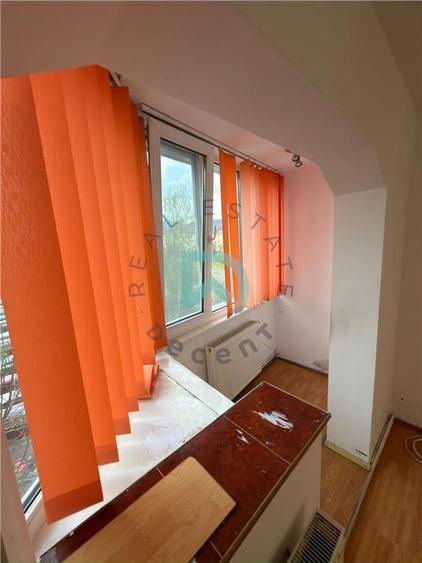 Apartament cu 3 camere decomandat în Astra