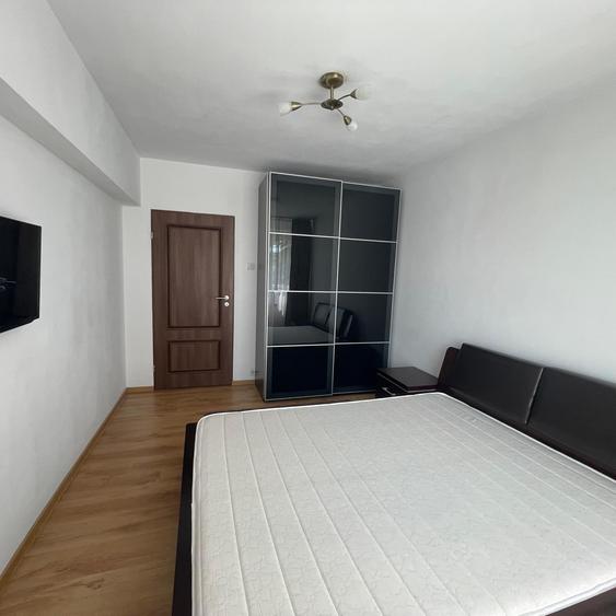 Apartament cu 2 camere decomandat în P-ța Muncii