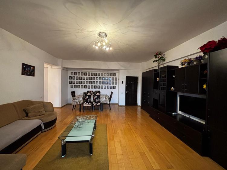 Apartament cu 3 camere decomandat, mobilat în Central