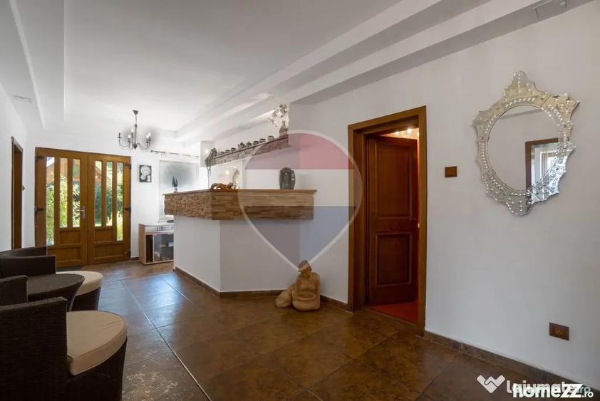 Casă cu 13 camere cu Teren 4780 Mp în Moieciu