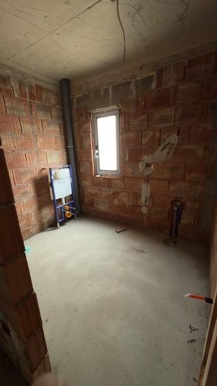 Apartament cu 2 camere decomandat în Valea Adâncă