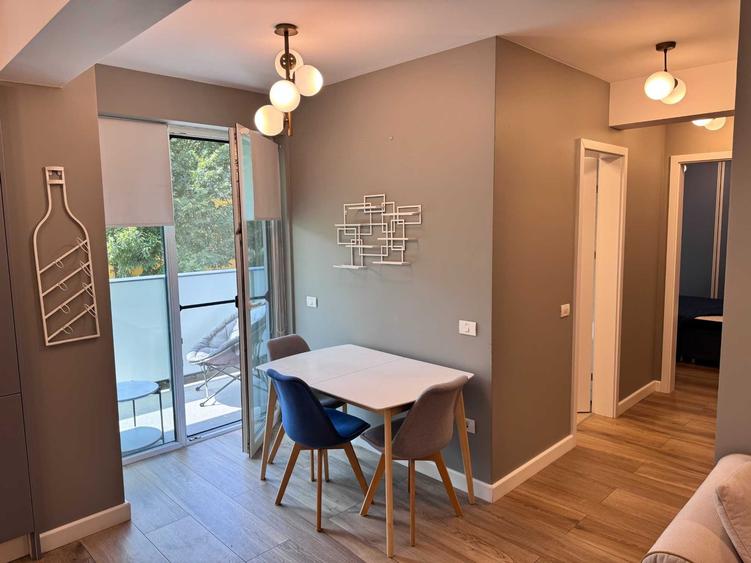 Apartament cu 2 camere semidecomandat în Girocului