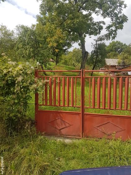 Teren de 2300 mp, în Runcu