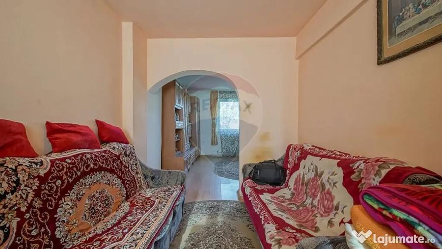 Apartament cu 4 camere semidecomandat în Stupini