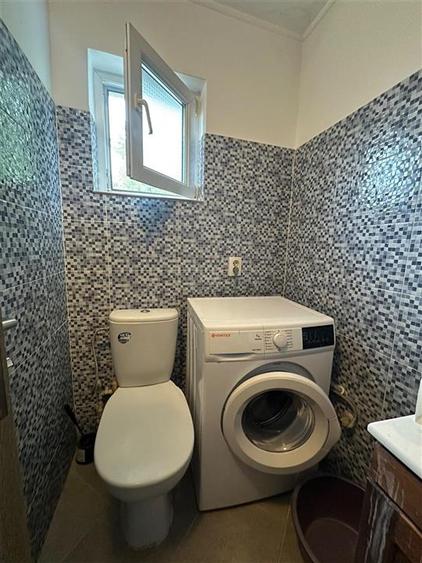 Casă cu 2 camere cu Canalizare în Central