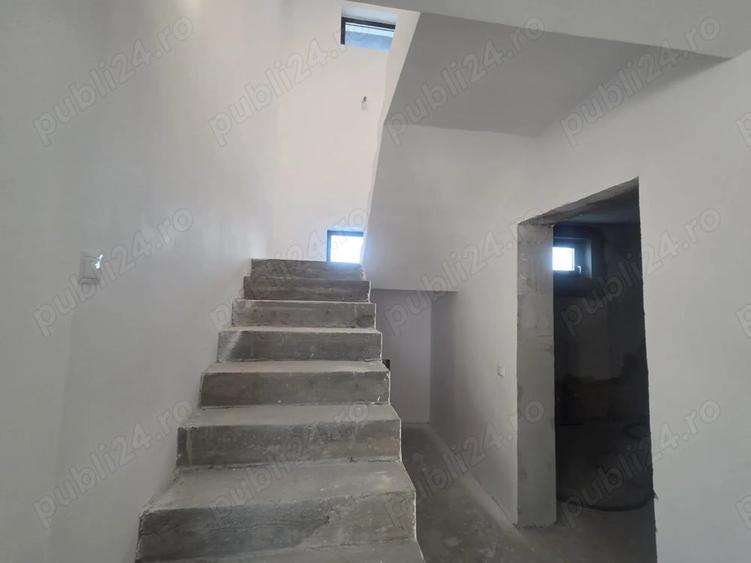 Casă cu 6 camere cu Teren 500 Mp în Spătaru