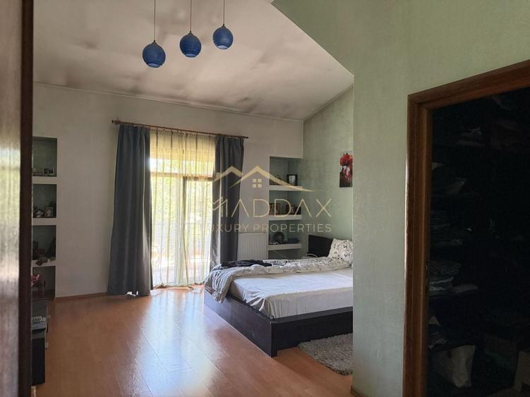 Casă individuală cu 6 camere cu Canalizare în Jiului