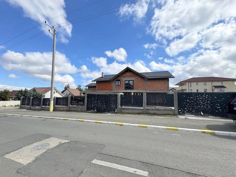 Casă individuală cu 6 camere cu Canalizare în Valu lui Traian