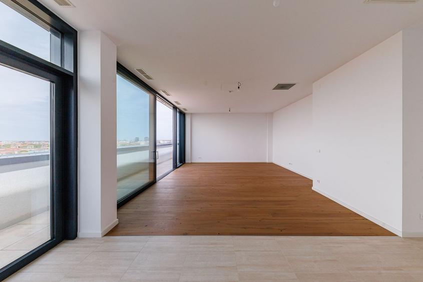 Penthouse cu 3 camere decomandat în Complex Studențesc