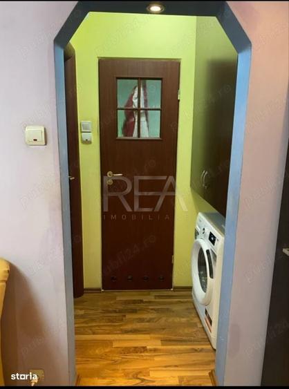 Apartament cu 3 camere semidecomandat în 1 Decembrie 1918