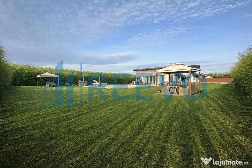 Casă cu 5 camere cu Piscina în Hemeiuș
