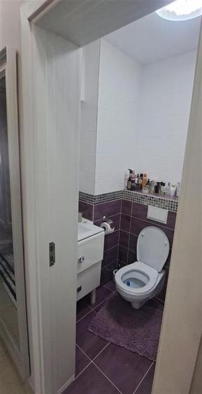 Apartament cu 3 camere decomandat în Nicolina
