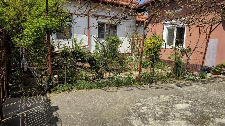 Casa primitoare cu 4 camere si 2 bai in Targoviste Renovata, izolata,cu posibilitatea de extindere a constructiei,teren 400 mp, zona foarte linistit - 6