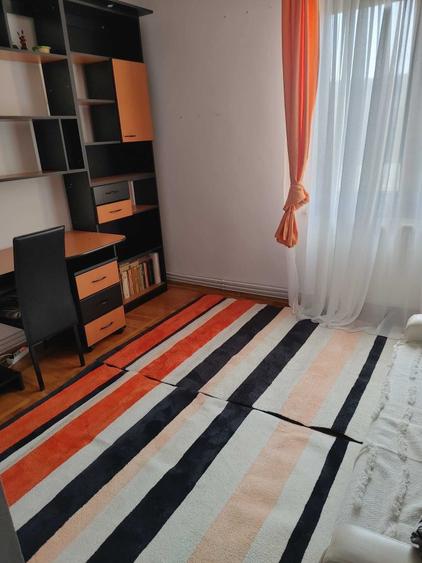 Apartament cu 3 camere decomandat în Diamant