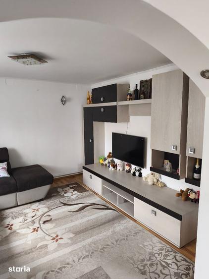 Casă cu 5 camere cu Teren 145 Mp în Vlădesti