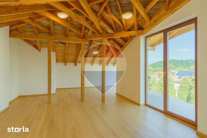 Casă cu Teren 1322 Mp în Bunloc
