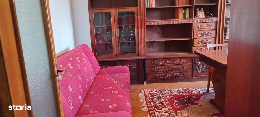 Apartament cu 3 camere decomandat în P-ța Spitalului