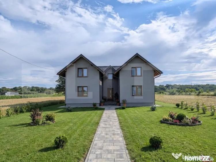 Casă cu 7 camere cu Teren 7500 Mp în Central