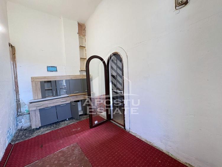 Apartament cu 3 camere semidecomandat, mobilat în Odobescu