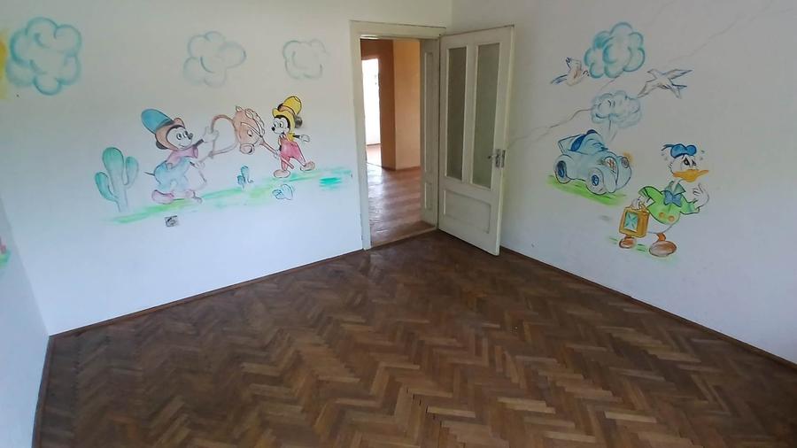Casă individuală cu 5 camere cu Canalizare în Vest