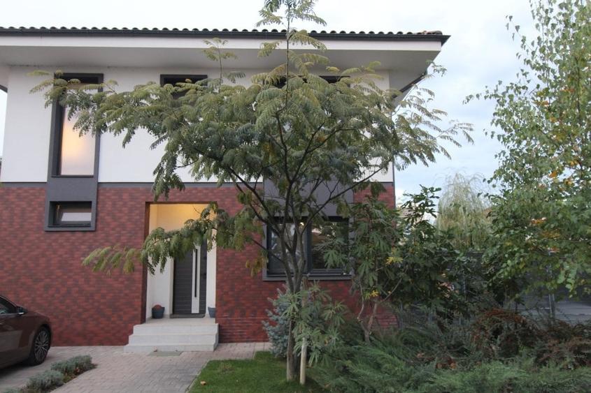 Casă cu 5 camere cu Teren 600 Mp în Corbeanca