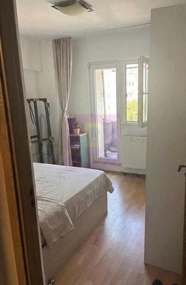 Apartament cu 3 camere decomandat în Octavian Goga